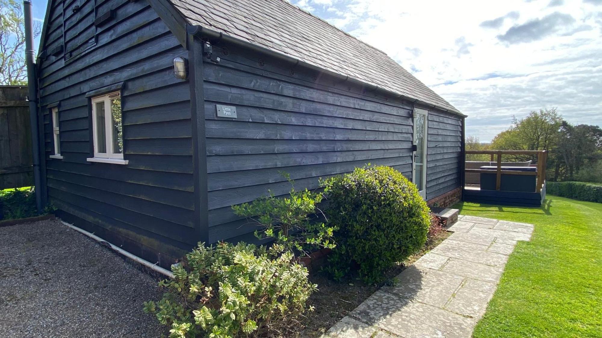 Little Pyes Barn Villa Battle Exterior photo